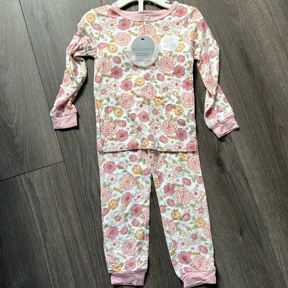 pajama set 2pc size 5T NWT